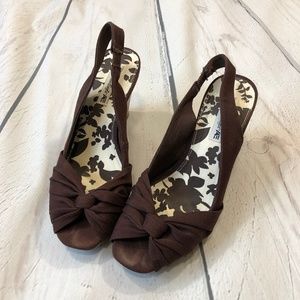 EUC AMERICAN EAGLE Knot Brown Platform Sandals